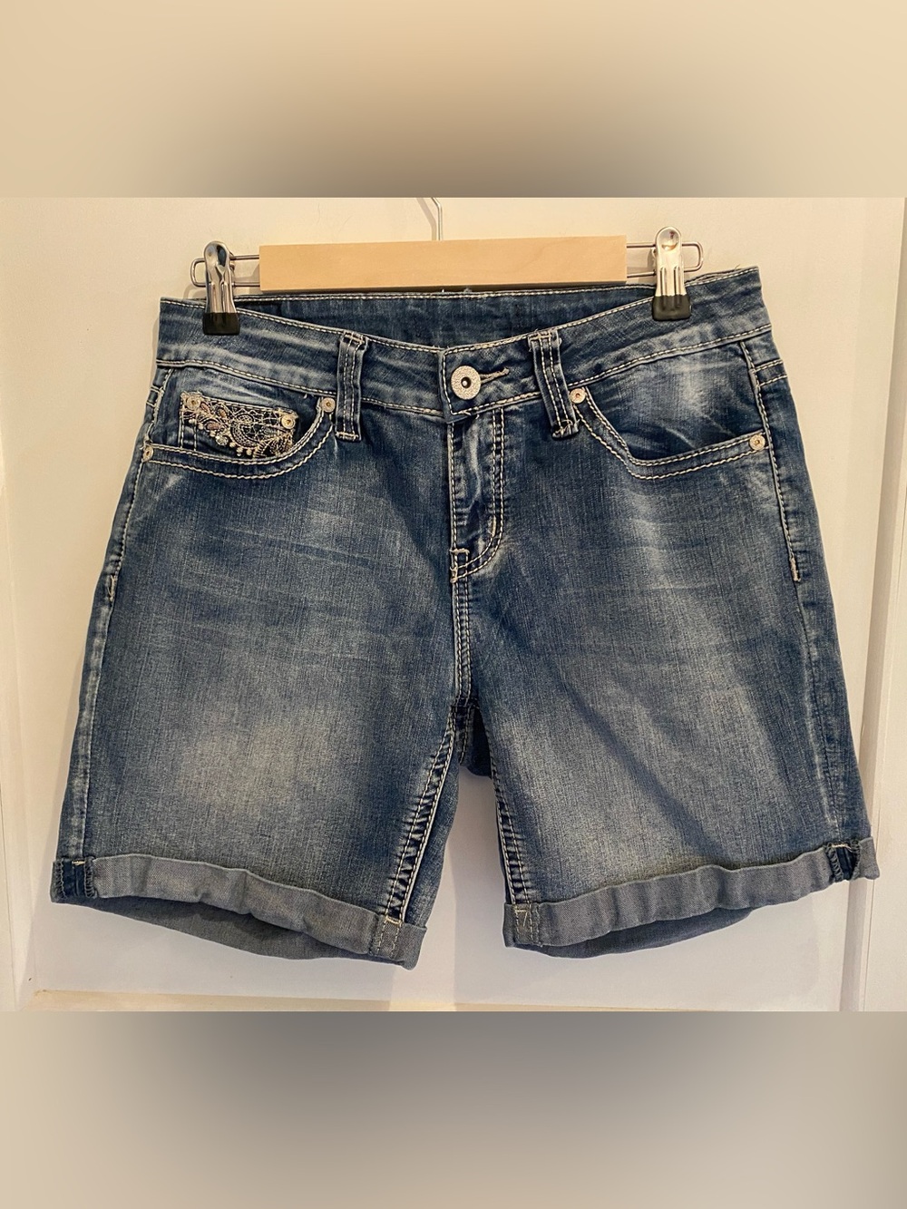 Western Style Roll-Cuff Embroidered Shorts